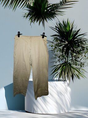 Kathy Ireland khaki capri pants
